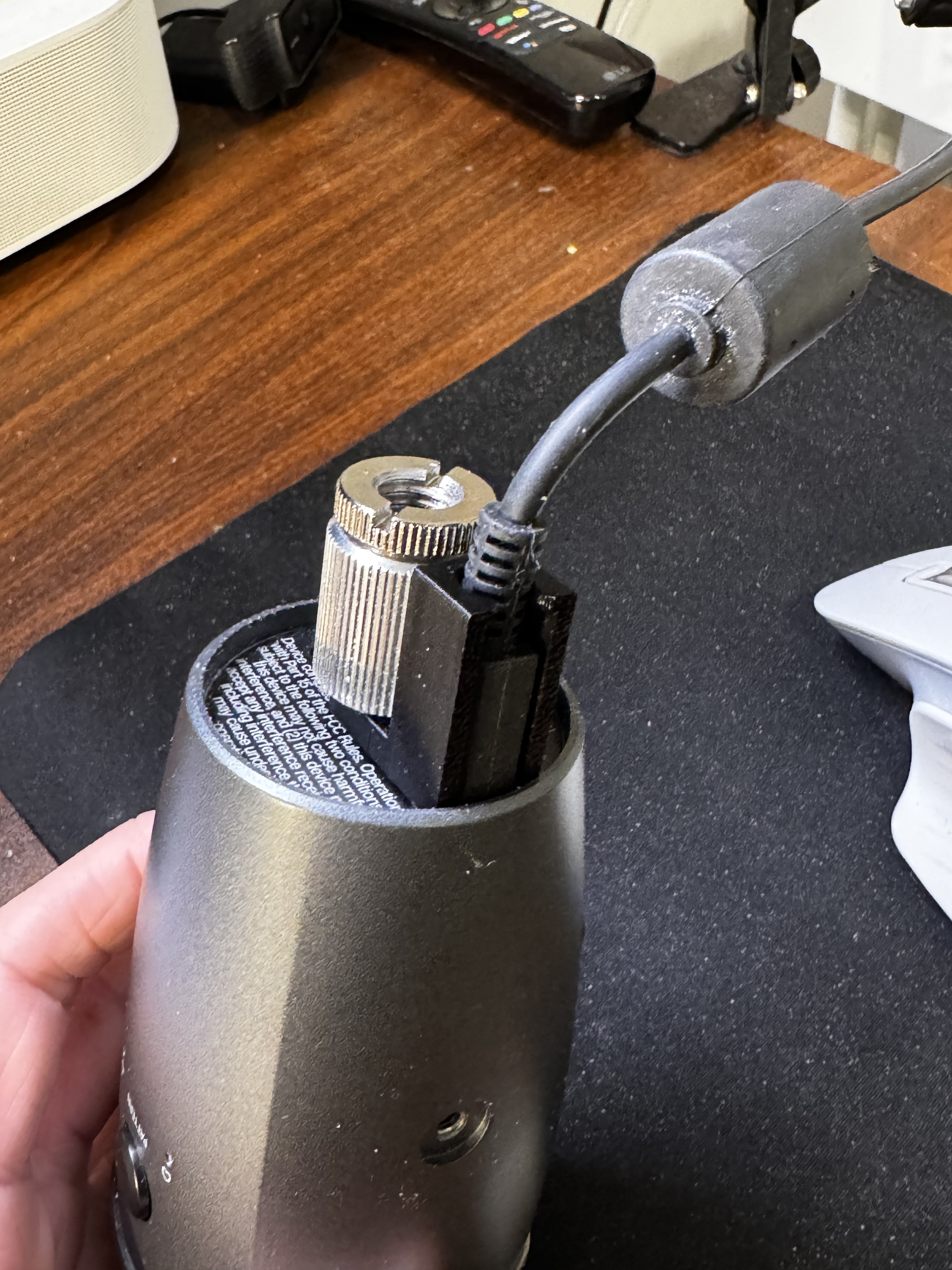 Blue Yeti Nano - Kẹp giữ cáp USB