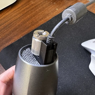 Blue Yeti Nano - Kẹp giữ cáp USB