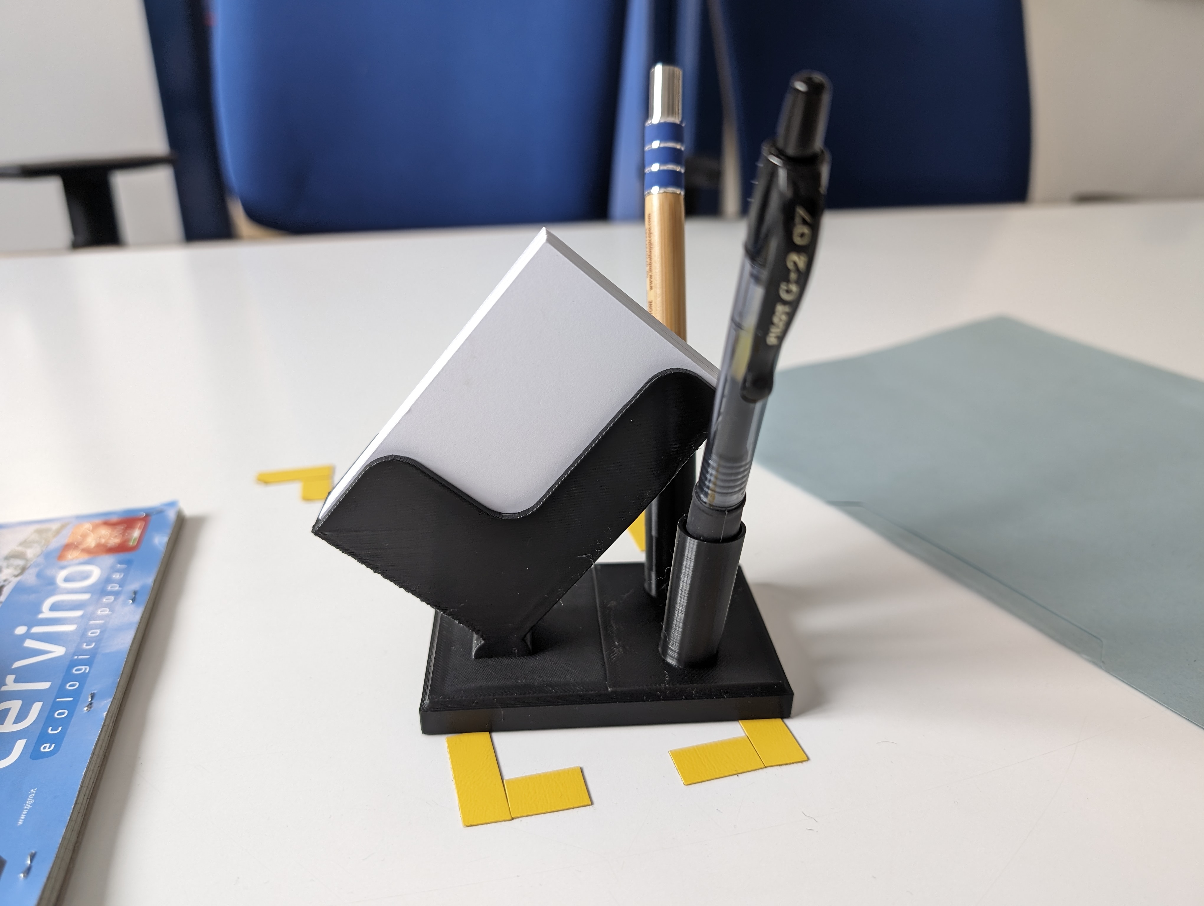 Giá Đỡ Danh Thiếp và Bút