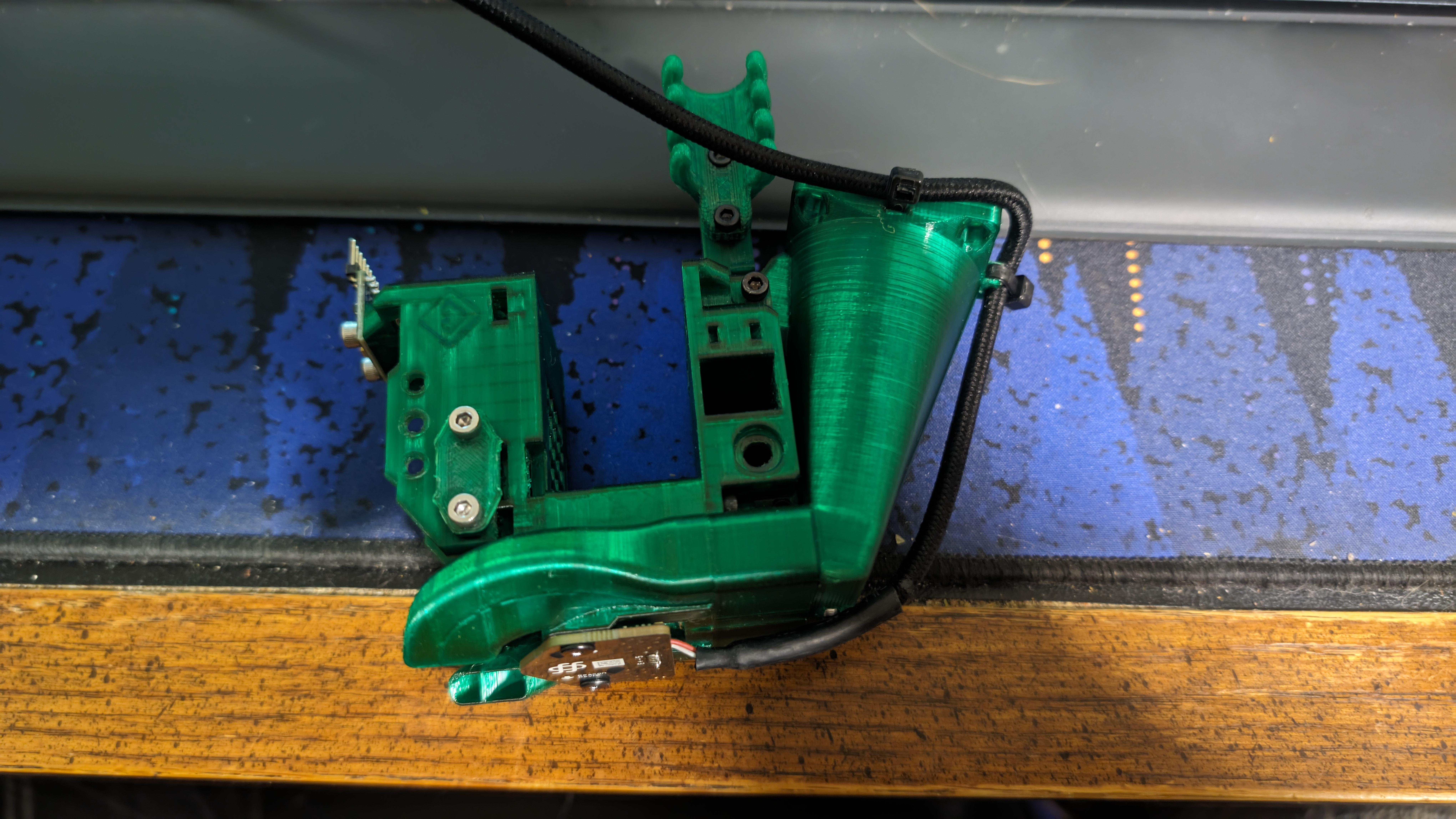 Cửa nạp quạt 40mm EVA 3 - Quản lý cáp Beacon