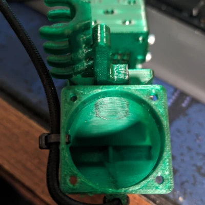 Cửa nạp quạt 40mm EVA 3 - Quản lý cáp Beacon