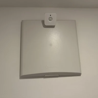 Đế Gắn Cảm Biến Chuyển Động Hue Lên Tấm Che Gió Limodor