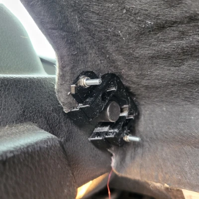 Chân đỡ mui hành lý Ford Focus