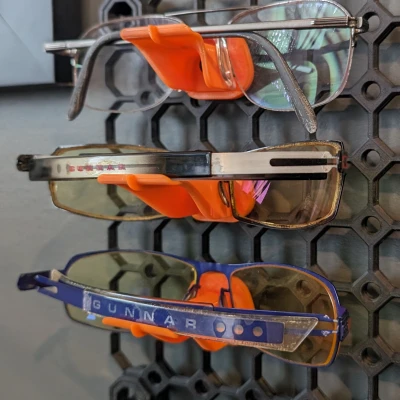 Giá Đỡ Kính Mắt Treo Tường