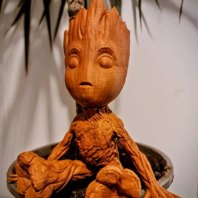 Em Bé Groot (Ngồi Và Vẫy Tay Chào)