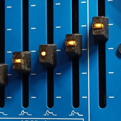 Thanh trượt có đèn Behringer 2600