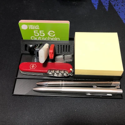 Tổ Chức Bàn Làm Việc (Chừa Chỗ Cắm USB, Thẻ, Bút)