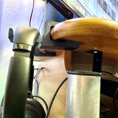 Một cái giá đỡ tai nghe nữa nè