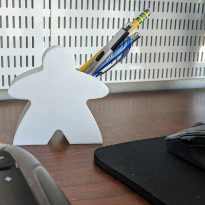 Hộp Cắm Bút Meeple Để Bàn