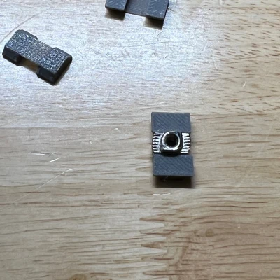 Đế Giữ Đai Ốc Cho Rãnh Trượt 20x20