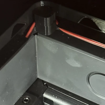 Giá đỡ kính trên Bambu Lab X1C có lỗ thông hơi, nam châm, rãnh LED và bản lề tùy chọn