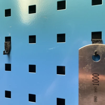 Móc treo cho tủ xưởng - bảng đục lỗ