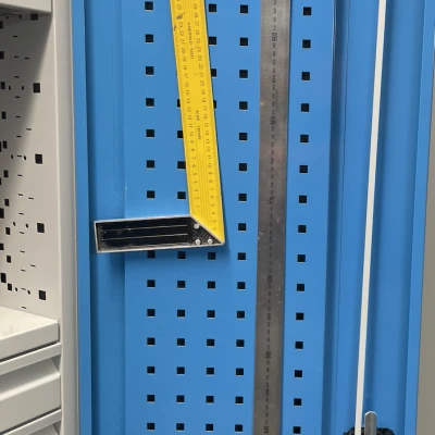 Móc treo cho tủ xưởng - bảng đục lỗ