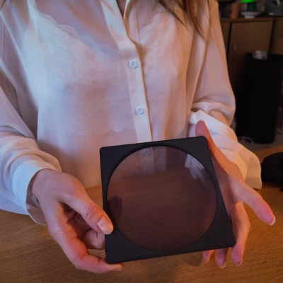 Khay gắn quạt 140mm cho lọc bụi bằng vớ/quần tất!