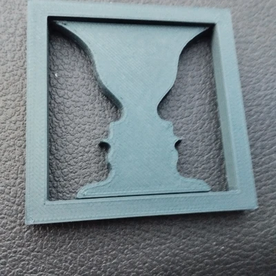 Mặt hoặc Cốc - Trò chơi chữ thị giác cổ điển