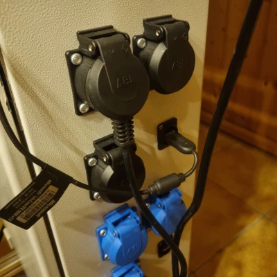 Khuôn Lắp Ráp Chân Cắm Neutrik