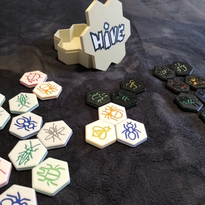 Mô hình Hộp Game Hive - Thiết kế Côn trùng Swarm