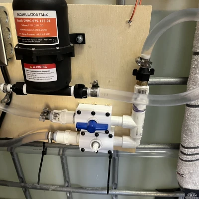 Giá Treo Van PVC 1/2"