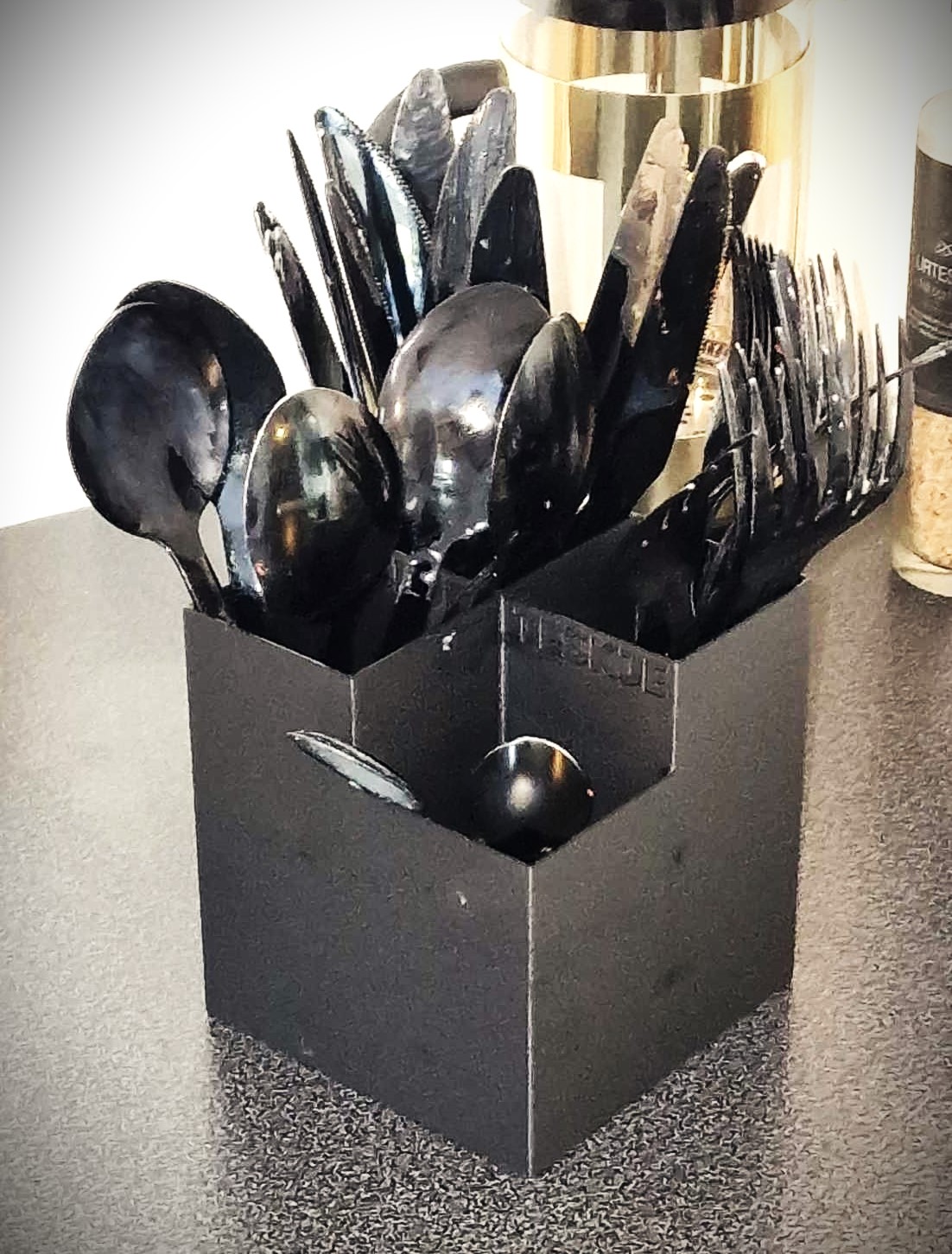 KHAY ĐỰNG DAO MUỖNG NĨA TỐI GIẢN