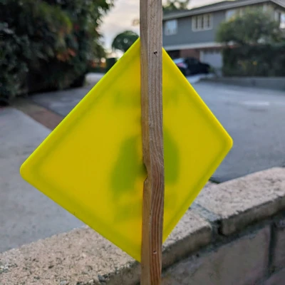 Biển Báo Chim Cánh Cụt Qua Đường, Đơn Giản Hóa