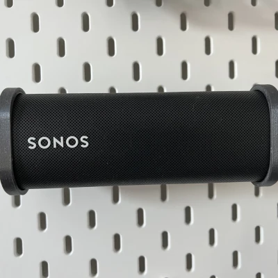 Giá đỡ Ikea Skadis cho Sonos Roam