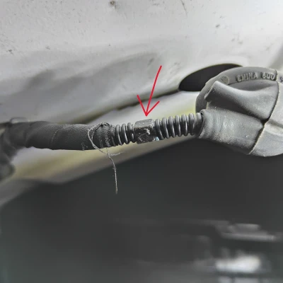 Khớp nối ống nước rửa kính chắn gió ô tô