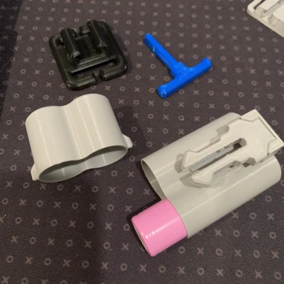 QUICK-CLIP: Hộp đựng pin 18650