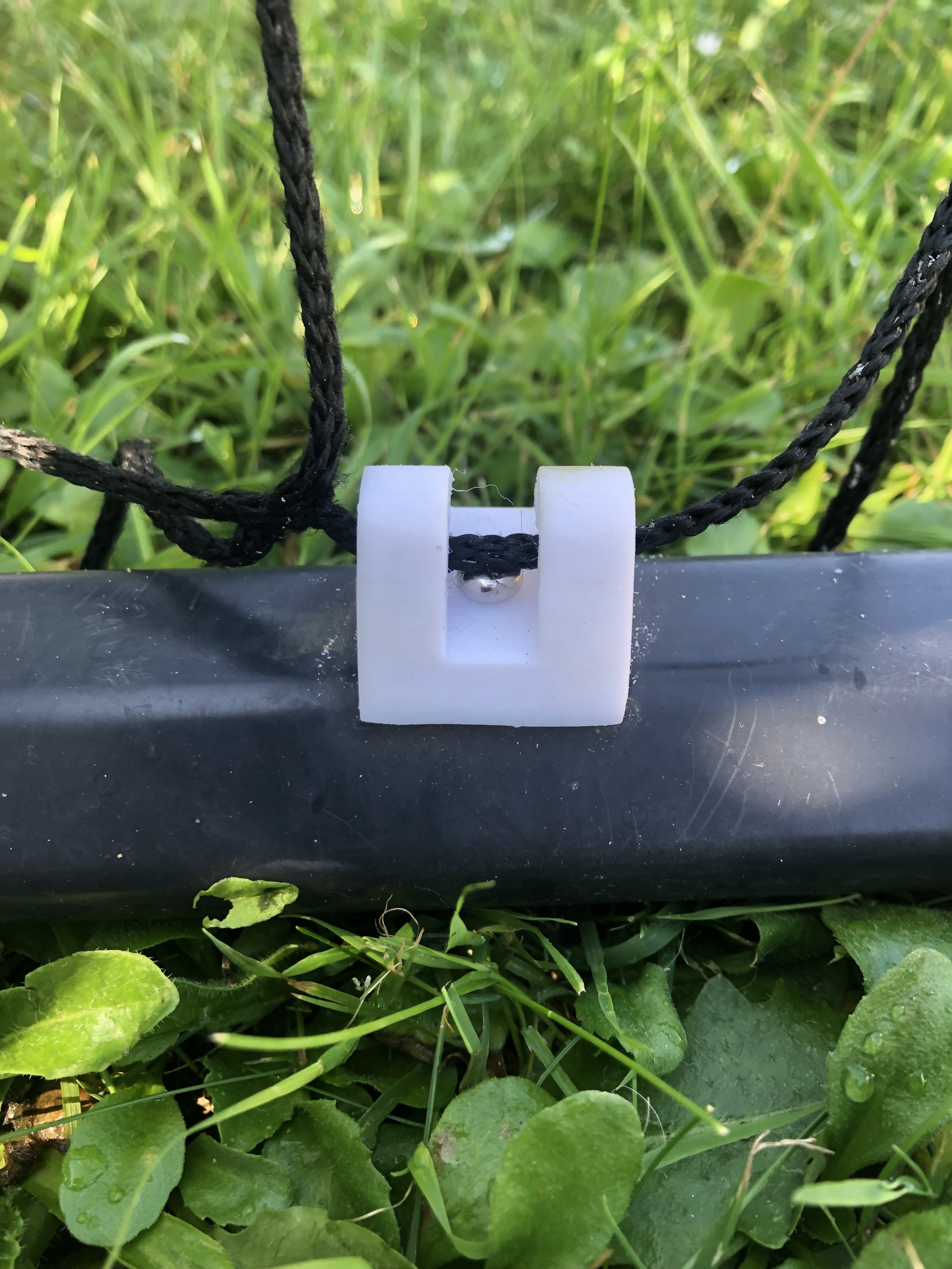 Móc Gắn Cho Lồng Bóng Đá