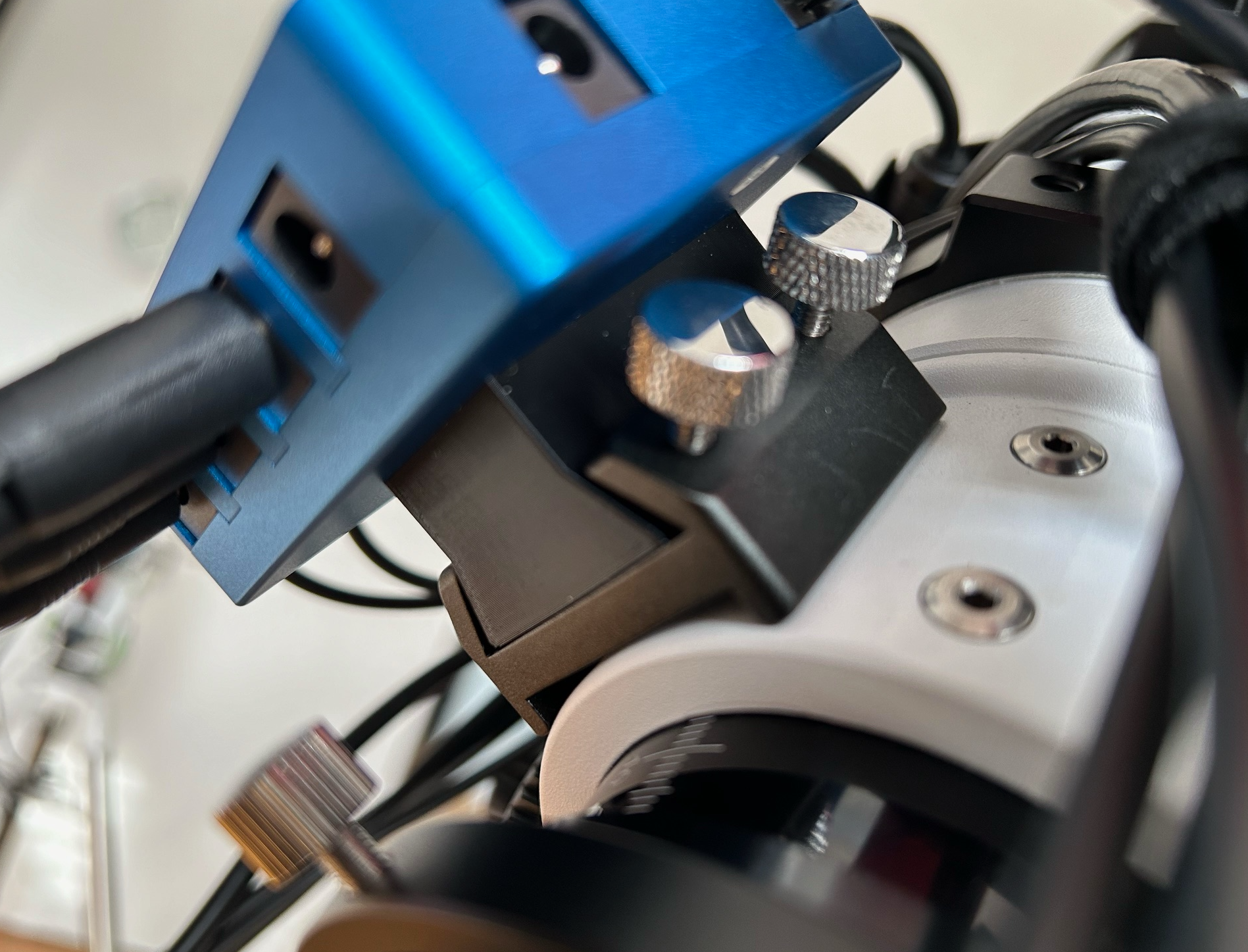 Giá đỡ Pegasus Pocket Powerbox Micro (PPB Micro) cho Thanh Dovetail Vixen