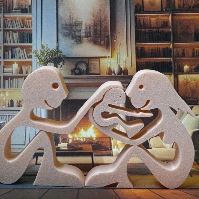 Gia đình hạnh phúc (chàng trai và cô gái ôm em bé)