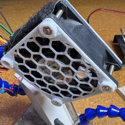 Tấm Che Quạt 60mm Hexagon Có Lỗ Vít Cho Ốc 3mm