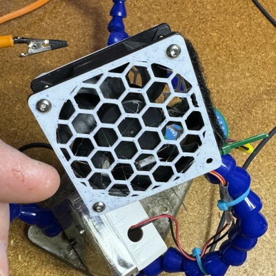 Tấm Che Quạt 60mm Hexagon Có Lỗ Vít Cho Ốc 3mm