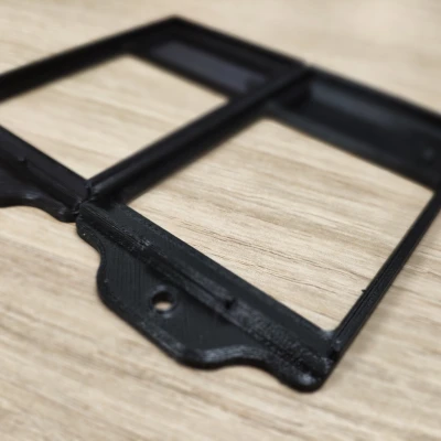 Giá Đựng Thẻ Cư Trú Kèm YubiKey – Không Cần Hỗ Trợ, Lỗ Móc Khóa Bền Hơn