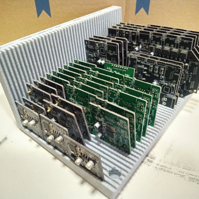 GIÁ ĐỂ BẢNG MẠCH PCB/KHAY ĐỰNG