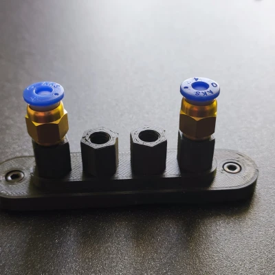 Chỗ Luồn Dây Filament cho Tủ Prusa (có nắp đậy và PC4-M6)