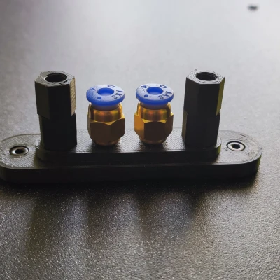 Chỗ Luồn Dây Filament cho Tủ Prusa (có nắp đậy và PC4-M6)