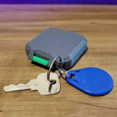 Móc Khóa Cờ Caro In Liền Tiện Lợi