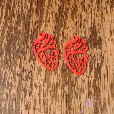 4 Kiểu Bông Tai Trái Tim Khác Nhau