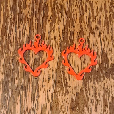 4 Kiểu Bông Tai Trái Tim Khác Nhau