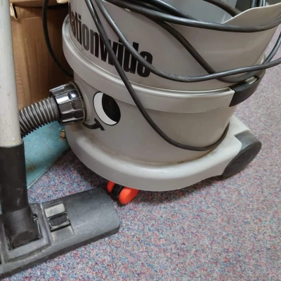 Bánh xe trước máy hút bụi "Henry"