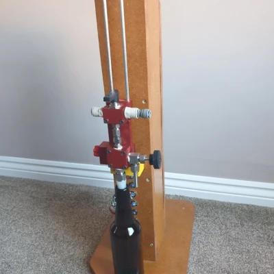 Dụng cụ chiết rót chai bia thủ công có áp suất