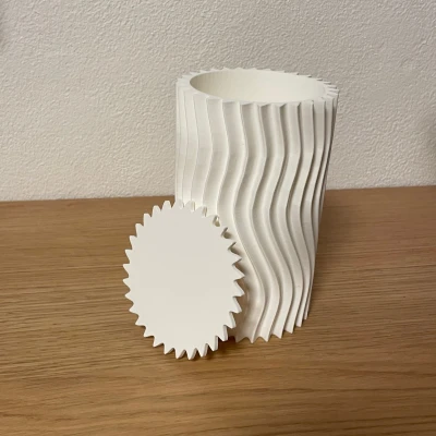 Chậu hoa hoặc lọ có họa tiết nổi