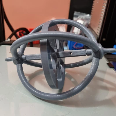 Đồ chơi con quay hồi chuyển