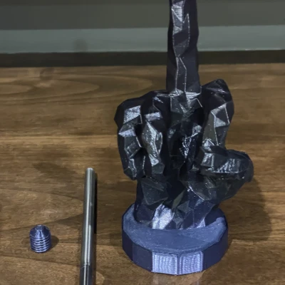 Ngón Tay Giữa Low Poly Gia Cố Thép