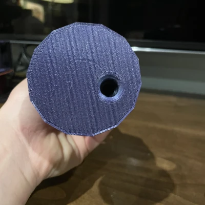 Ngón Tay Giữa Low Poly Gia Cố Thép