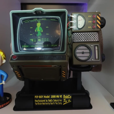 Fallout - Chân đế trưng bày Pip-Boy 2000