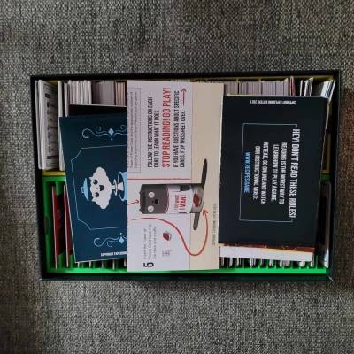 Hộp đựng Exploding Kittens + Tất cả các bản mở rộng