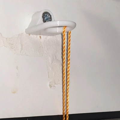 Giá đỡ mở nắp thùng rác tự động