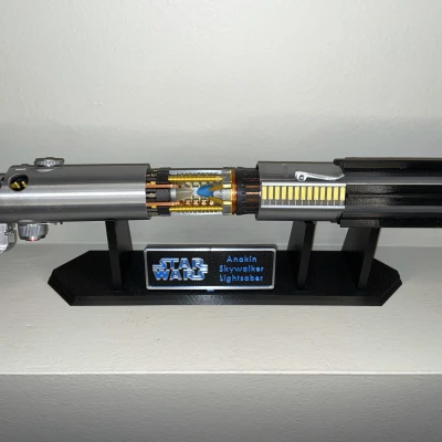 Mô hình thanh kiếm ánh sáng Anakin Skywalker hé lộ khoang crystal - Star Wars