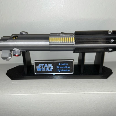 Mô hình thanh kiếm ánh sáng Anakin Skywalker hé lộ khoang crystal - Star Wars